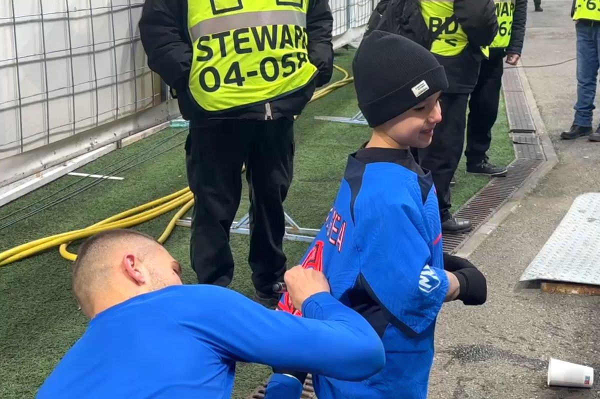 FCSB - Sepsi 3-0. Lacrimi de bucurie după gestul de suflet al lui Daniel Bîrligea: „Te iubesc!” » Moment emoționant surprins de reporterul GSP la Arena Națională