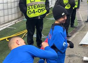 FCSB - Sepsi 3-0. Lacrimi de bucurie după gestul de suflet al lui Daniel Bîrligea: „Te iubesc!” » Moment emoționant surprins de reporterul GSP la Arena Națională