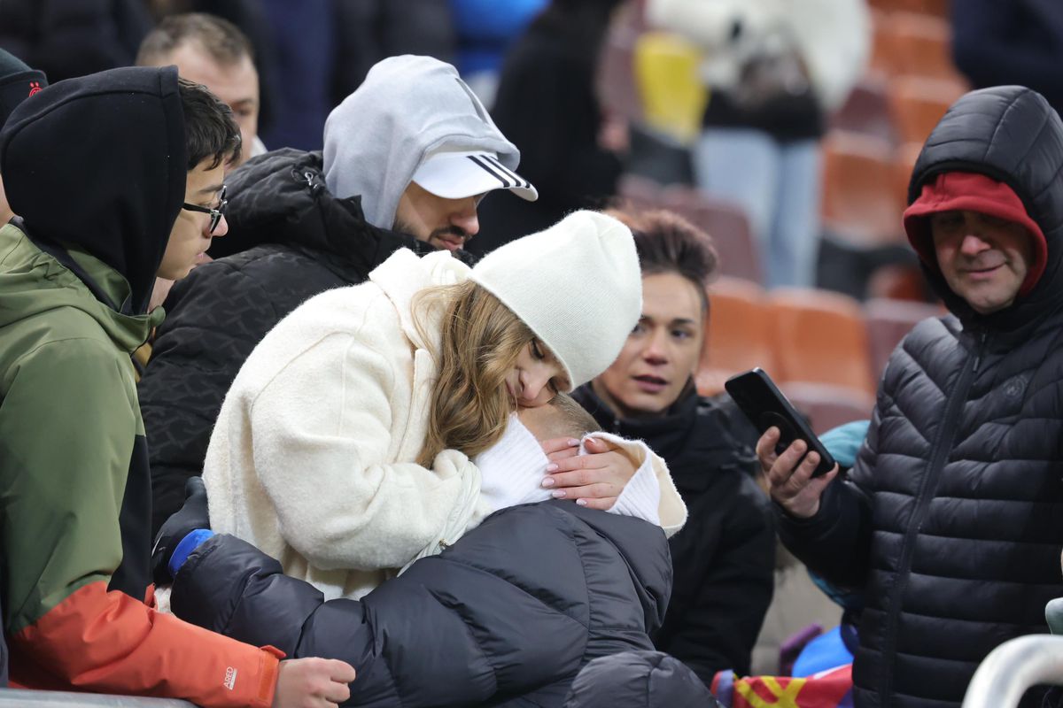 „Albă ca zăpada” a venit la FCSB - Sepsi să-și susțină iubitul fotbalist » Gest special surprins în minutul 8