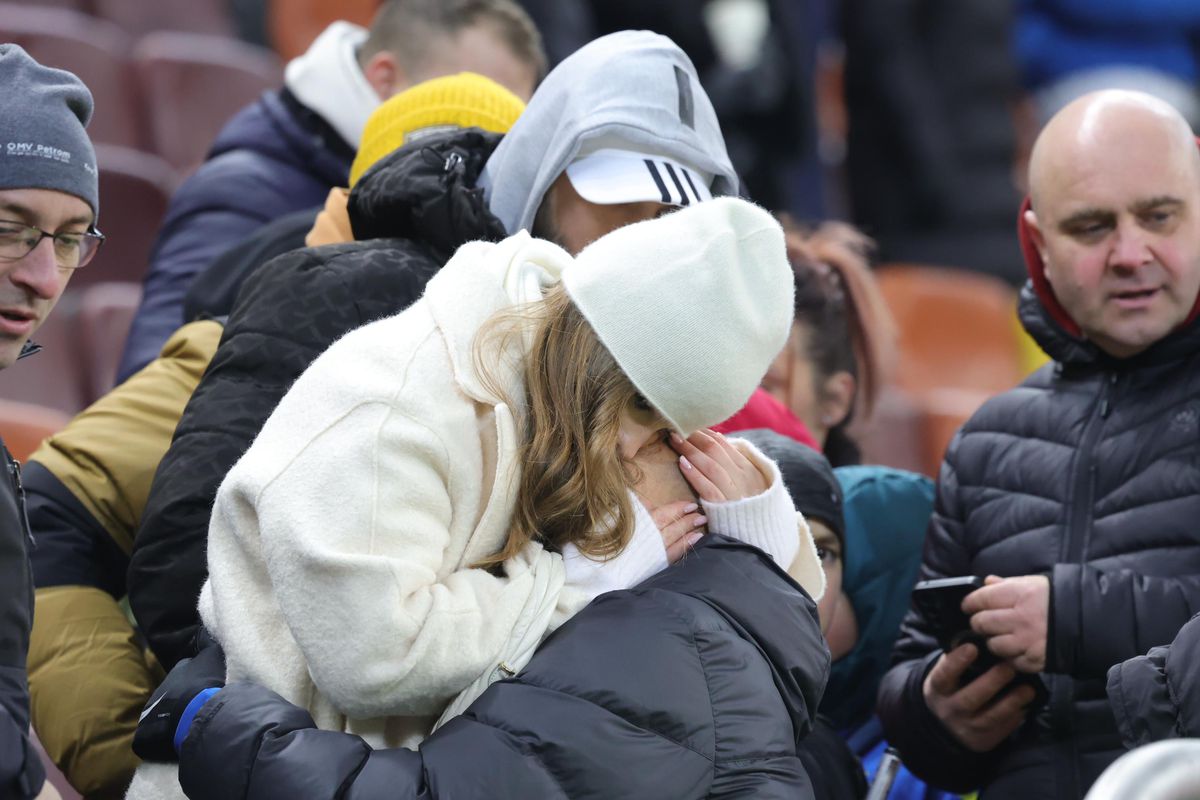 „Albă ca zăpada” a venit la FCSB - Sepsi să-și susțină iubitul fotbalist » Gest special surprins în minutul 8