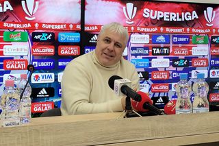 Marius Șumudică a făcut show la conferință după ce a schimbat iar geaca: „Uitați, cu puțină blăniță”