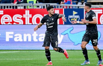 „Ce ai făcut Florinellll?!” » Italienii, la picioarele lui Coman, după golul superb marcat în Cagliari - Parma: „Debut stelar”