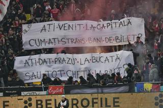 Duelul galeriilor în Dinamo - Craiova » Mesaje ironice afișate de suporteri: „Ați venit la capitală, cum ați strâns bani de bilet?”