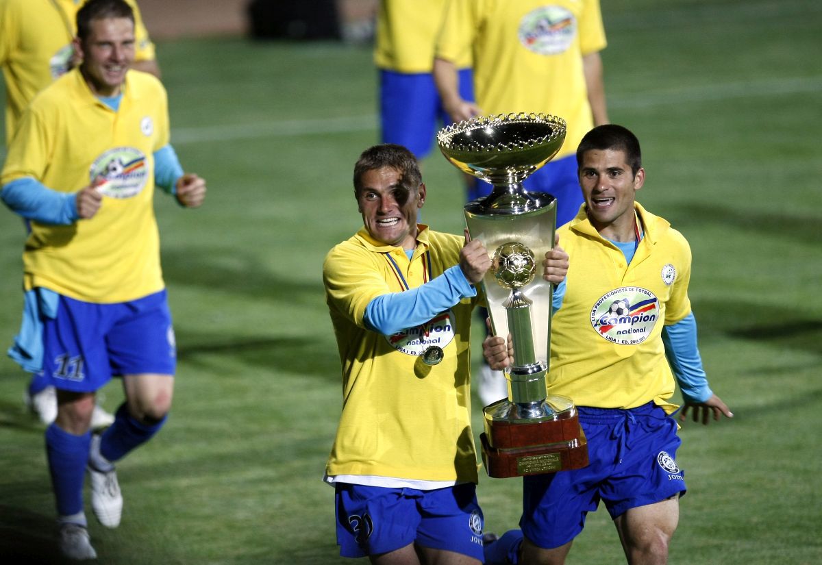 „Ca să vedeți extrema în care se dusese, uitați ce i-a făcut copilului meu!” » Fotbalistul „terorizat” de Dan Petrescu: „Mister, nu mi-am mai văzut soția de o lună!” / „«Treci în autocar!»”