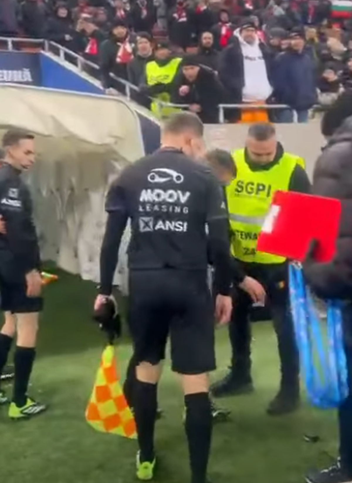 Condamnă momentele scandaloase de la Dinamo - Craiova: „E vorba de educație”