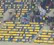 Duelul galeriilor în Dinamo - Craiova » Mesaje ironice afișate de suporteri: „Ați venit la capitală, cum ați strâns bani de bilet?”