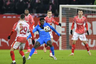 Începe primăvara „altfel” în fotbalul românesc! Tot ce trebuie să știi la startul play-off-ului + 5 vedete de urmărit