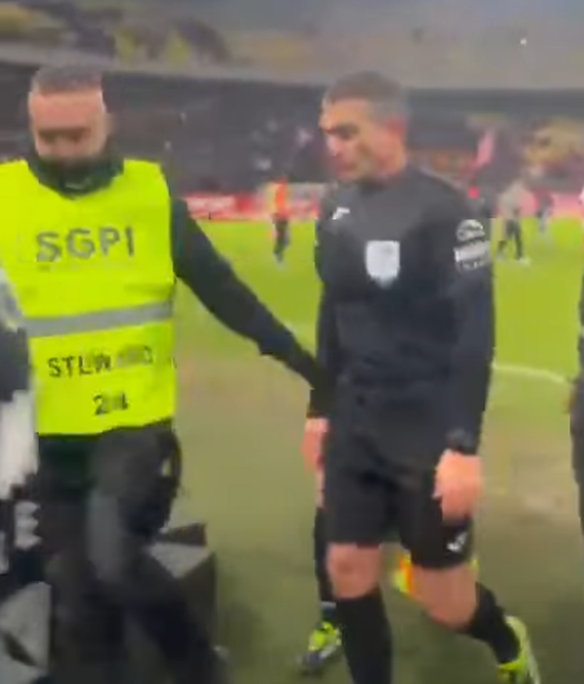 Condamnă momentele scandaloase de la Dinamo - Craiova: „E vorba de educație”