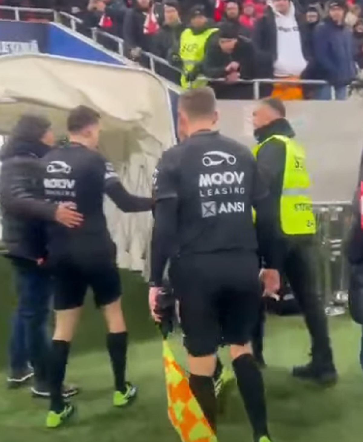 Condamnă momentele scandaloase de la Dinamo - Craiova: „E vorba de educație”