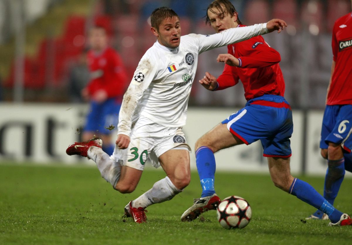 „Ca să vedeți extrema în care se dusese, uitați ce i-a făcut copilului meu!” » Fotbalistul „terorizat” de Dan Petrescu: „Mister, nu mi-am mai văzut soția de o lună!” / „«Treci în autocar!»”