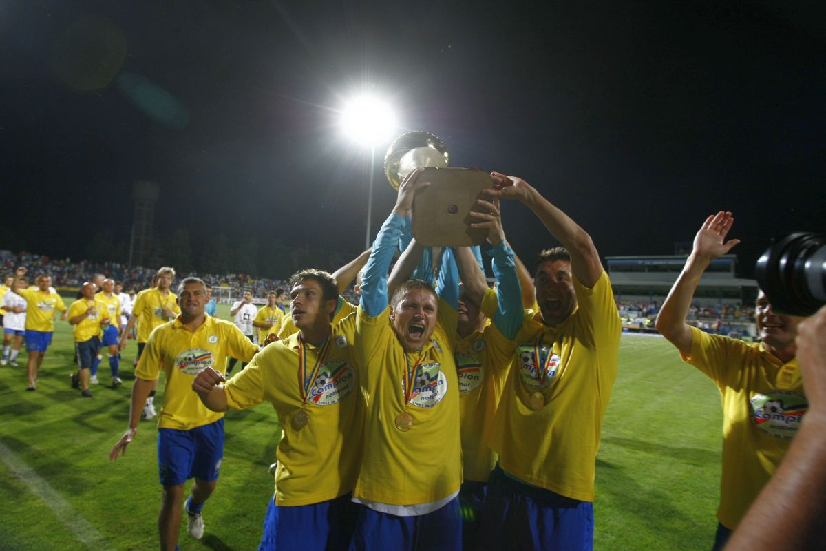 „Ca să vedeți extrema în care se dusese, uitați ce i-a făcut copilului meu!” » Fotbalistul „terorizat” de Dan Petrescu: „Mister, nu mi-am mai văzut soția de o lună!” / „«Treci în autocar!»”