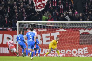 Trimis de Kopic în centrul atacului la meciul cu Craiova, Alberto Soro a deschis scorul pentru Dinamo cu o lovitură de cap imparabilă