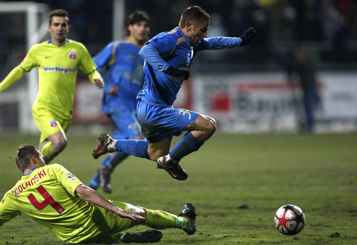 „Ca să vedeți extrema în care se dusese, uitați ce i-a făcut copilului meu!” » Fotbalistul „terorizat” de Dan Petrescu: „Mister, nu mi-am mai văzut soția de o lună!” / „«Treci în autocar!»”