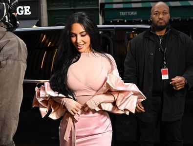 Cum au fost surprinși Kim Kardashian și Lewis Hamilton în loja de la  Super Bowl