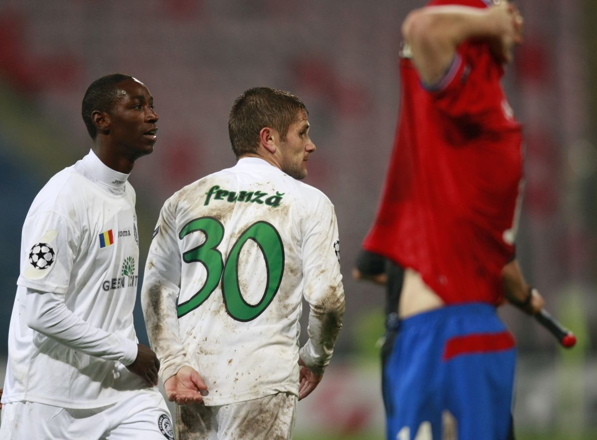 „Ca să vedeți extrema în care se dusese, uitați ce i-a făcut copilului meu!” » Fotbalistul „terorizat” de Dan Petrescu: „Mister, nu mi-am mai văzut soția de o lună!” / „«Treci în autocar!»”