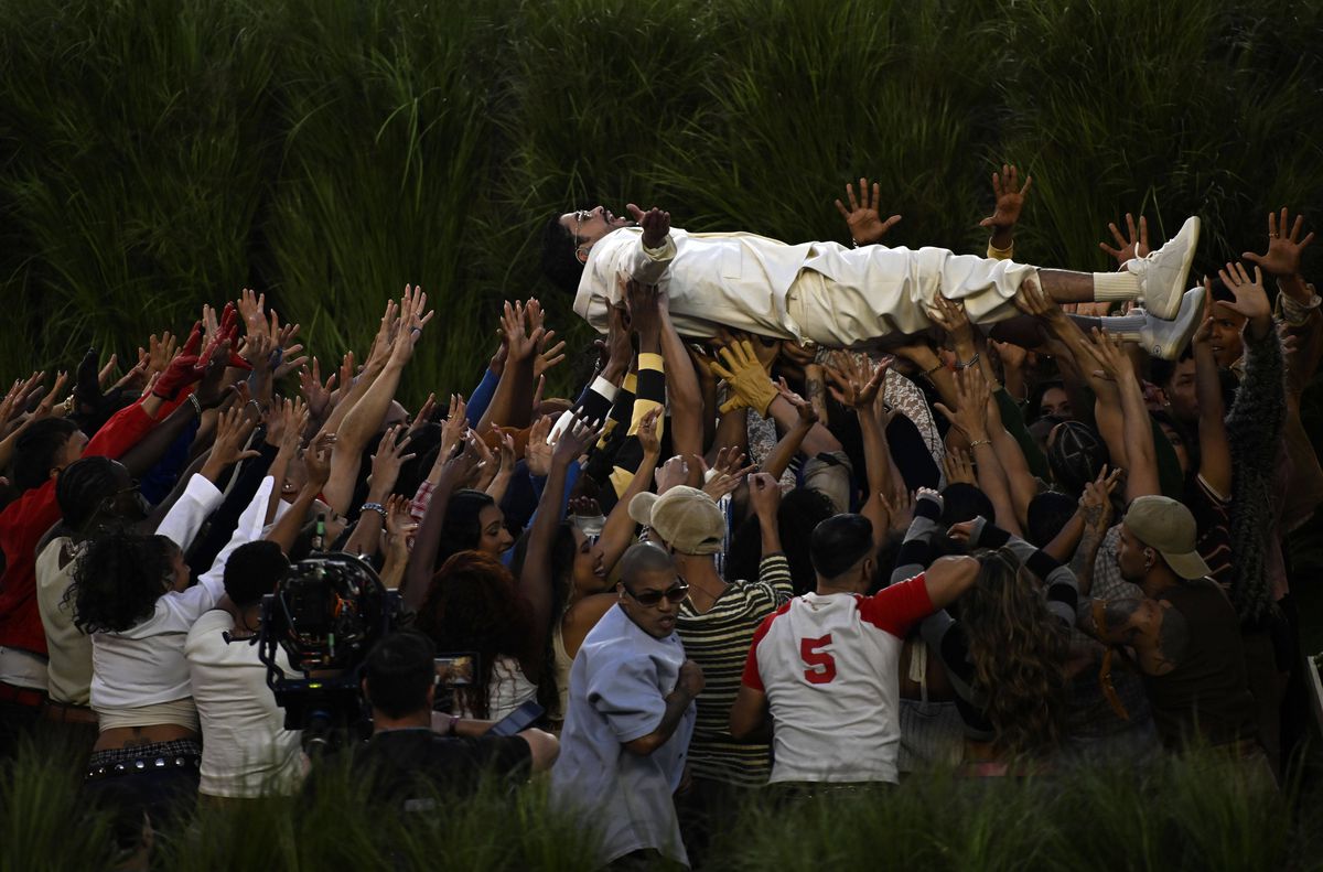 Donald Trump jignește și după Super Bowl LX: „Imagini dezgustătoare pentru copii! Nimeni nu înțelege un cuvânt din ce spune tipul ăsta”