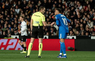 Fanii Valenciei l-au jignit pe Kylian Mbappe: „Fiu de cățea!”  » Francezul s-a certat cu arbitrii