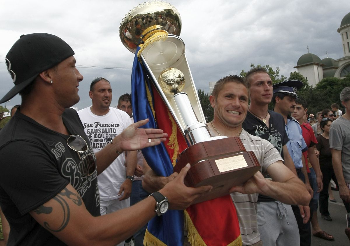 „Fără acele arestări, nu luam titlul!” » Campionul din 2009 revine cu dezvăluiri tari din culise. Ce s-a ales de Bucșaru + Peripețiile lui cu „greii” din fotbal: „Știți ce mi-a făcut Porumboiu?”
