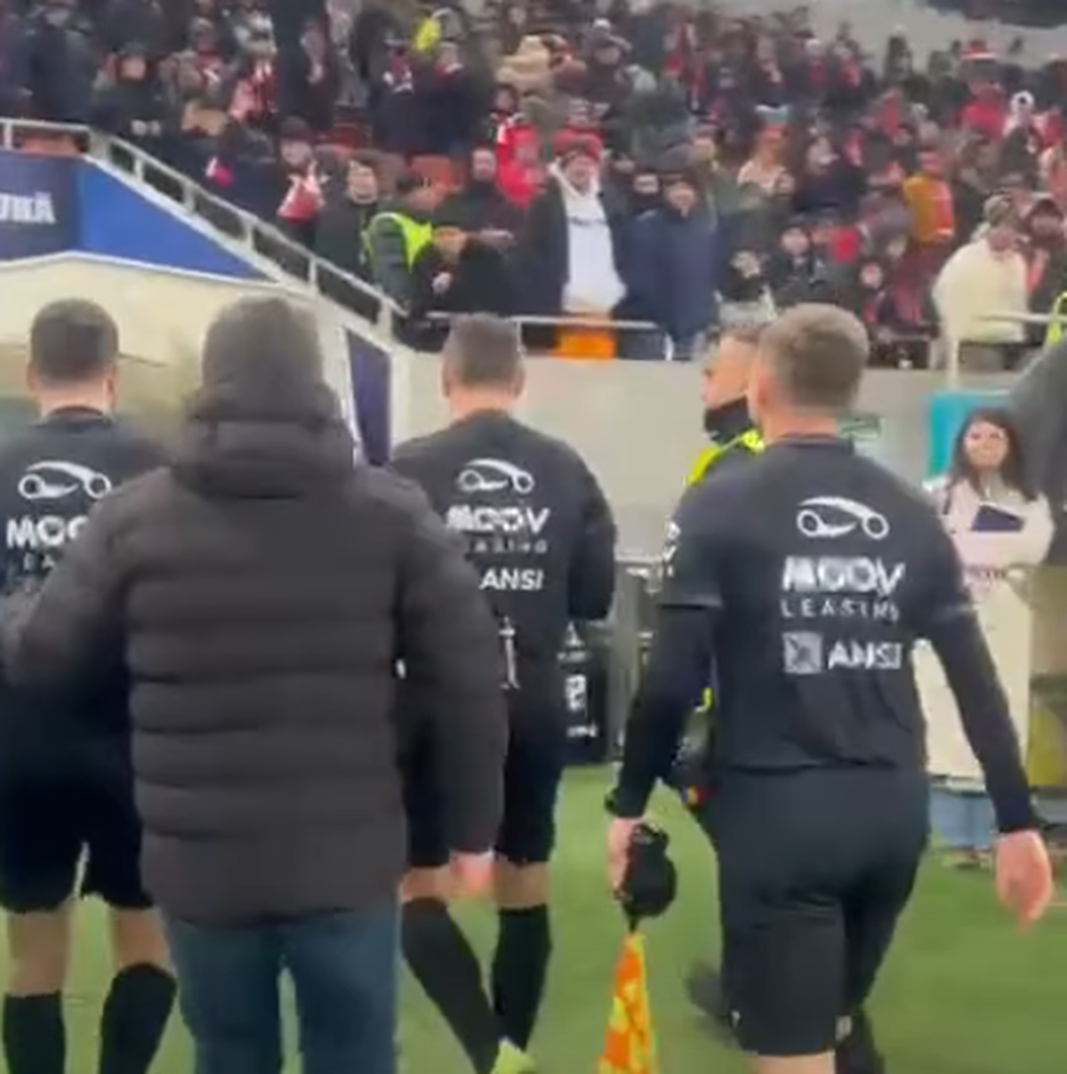 Incidente grave și scandări xenofobe la finalul derby-ului! Baiaram a scuipat un fan, Istvan Kovacs a fost lovit cu un obiect: „Afară cu ungurii din țară”