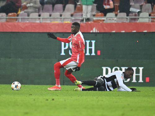 Quadri Taiwo, în duel cu Kennedy Boateng // FOTO: Imago Images