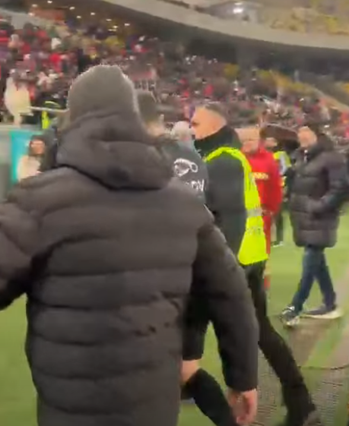 Incidente grave și scandări xenofobe la finalul derby-ului! Baiaram a scuipat un fan, Istvan Kovacs a fost lovit cu un obiect: „Afară cu ungurii din țară”