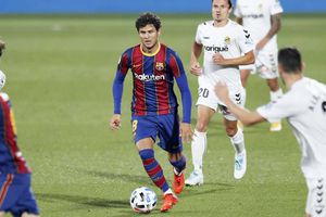 Lucas de Vega, fotbalist cu meci la Barcelona în 2022, a semnat și va lupta la play-off în Superliga