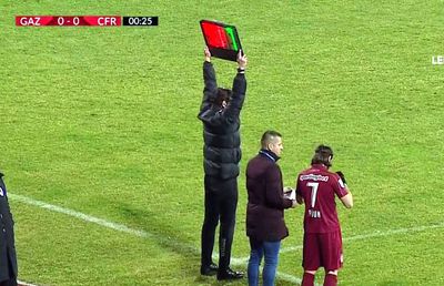 GAZ METAN - CFR CLUJ 0-0 // FOTO Dan Petrescu a bătut toate recordurile: l-a introdus titular și l-a schimbat după doar 40 de secunde!