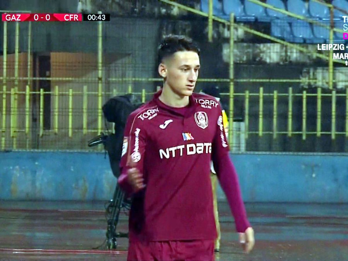 GAZ METAN - CFR CLUJ 0-0 // FOTO Dan Petrescu a bătut toate recordurile: l-a introdus titular și l-a schimbat după doar 40 de secunde!