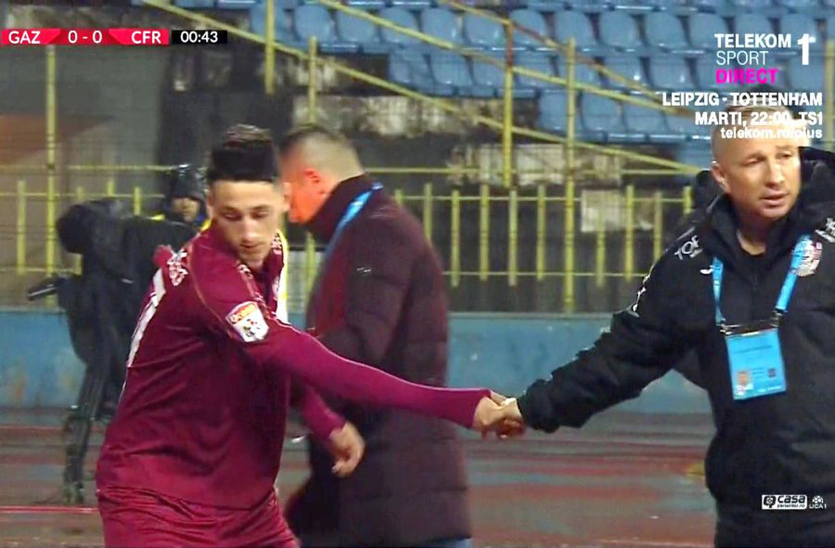 GAZ METAN - CFR CLUJ 0-0 // FOTO Dan Petrescu a bătut toate recordurile: l-a introdus titular și l-a schimbat după doar 40 de secunde!