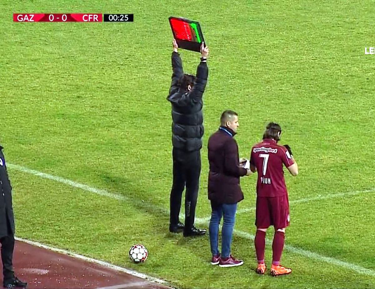 GAZ METAN - CFR CLUJ 0-0 // FOTO Dan Petrescu a bătut toate recordurile: l-a introdus titular și l-a schimbat după doar 40 de secunde!