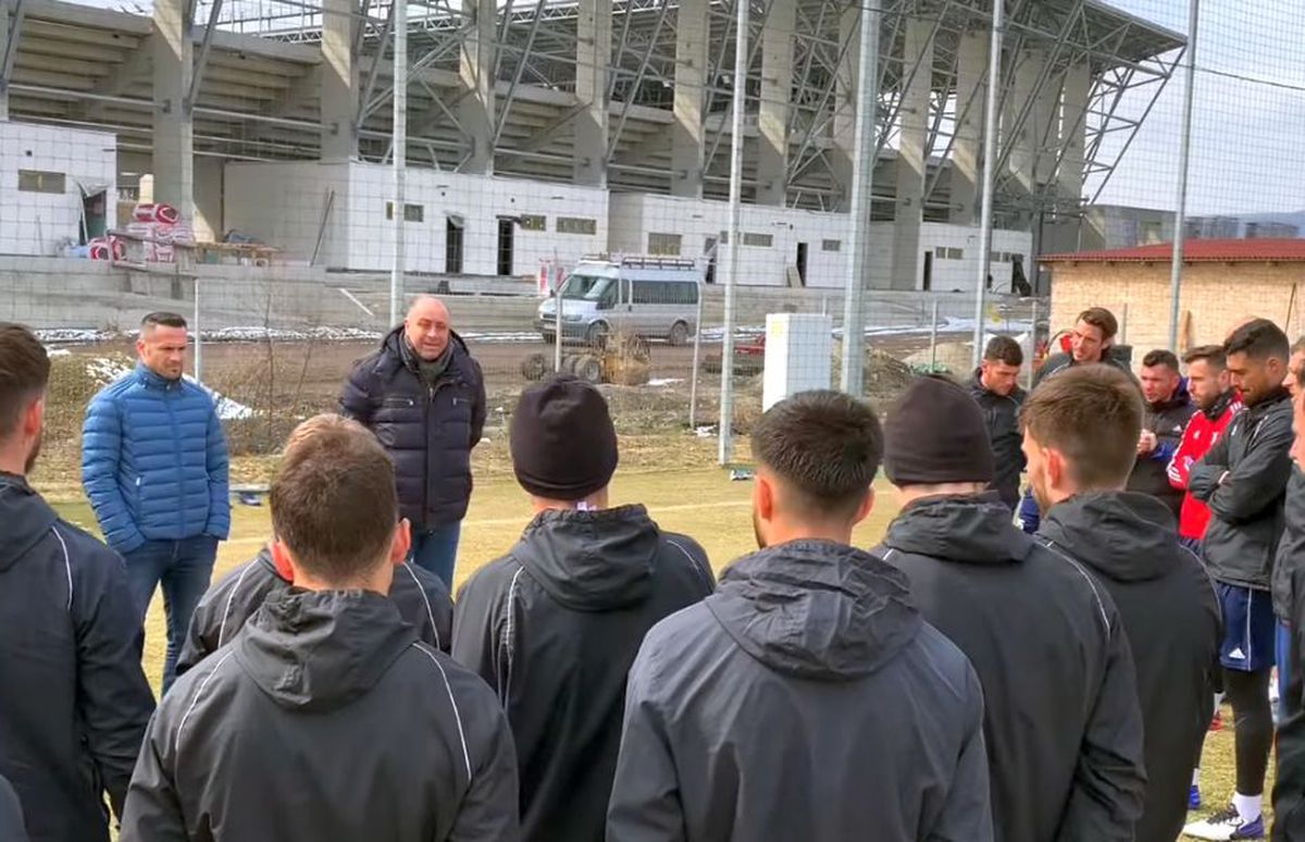 Patronul lui Sepsi i-a luat tare pe jucători: „A sosit timpul să stăm de vorbă bărbăteşte. Nu-mi furaţi visul! Vreau să mâncaţi iarba”