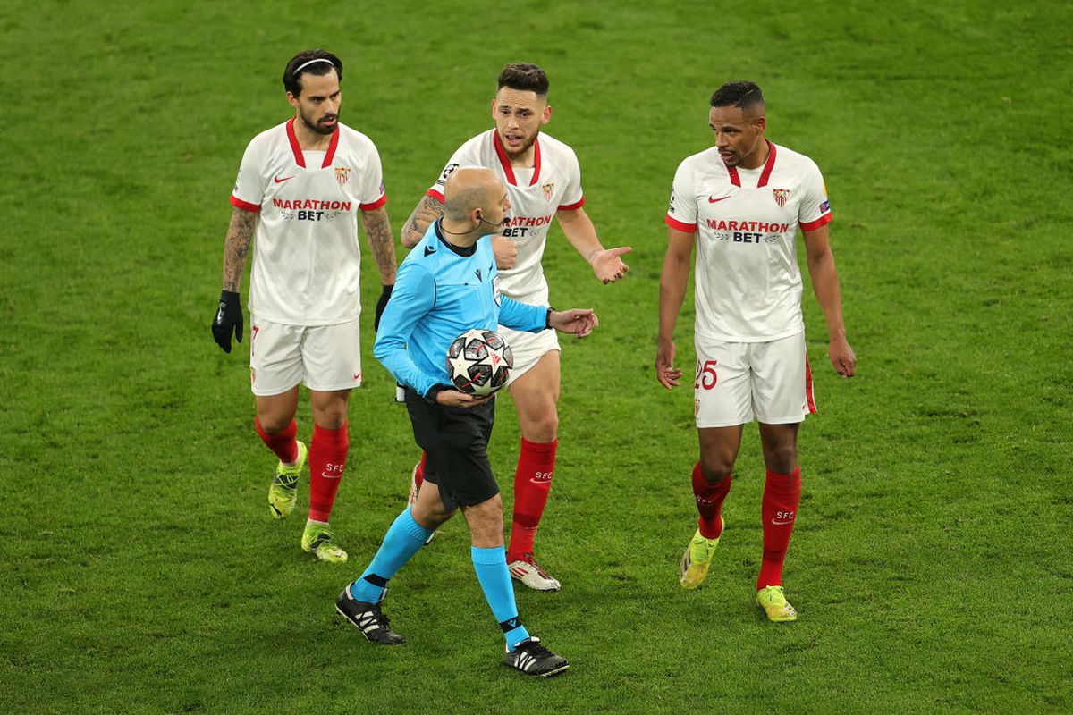 VIDEO + FOTO Scene ireale în Dortmund - Sevilla! Jucătorii n-au înțeles nimic: TREI decizii controversate luate de VAR la o singură fază