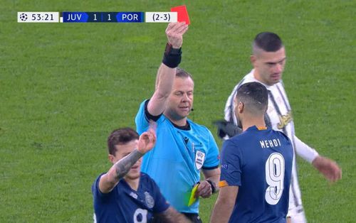 În repriza a doua a meciului Juventus - Porto - manșa retur a „optimilor” din Liga Campionilor - Mehdi Taremi (29 de ani), atacantul portughezilor, a văzut două cartonașe galbene în decurs de două minute.