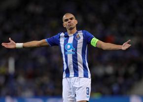 ACUM se joacă Betis - Eintracht și Porto - Lyon, meciuri din Europa League. Motivul pentru care se dispută miercurea