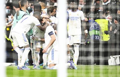 Real Madrid - PSG 3-1 » „Tripla” lui Benzema elimină Parisul din Champions League