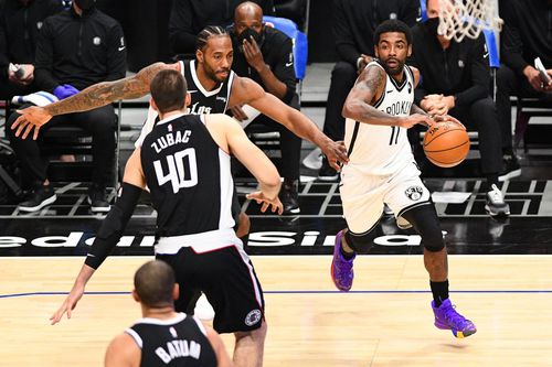 Brooklyn Nets a oprit seria de 4 înfrângeri consecutive după ce a câștigat meciul cu Charlotte Hornets, scor 132-121, desfășurat în noaptea de marți spre miercuri. Kyrie Irving (29 ani) a fost decisiv pentru echipa din New York.