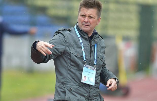 Uhrin, gata să înceapă munca la Dinamo! Vine azi în România și va conduce antrenamentul