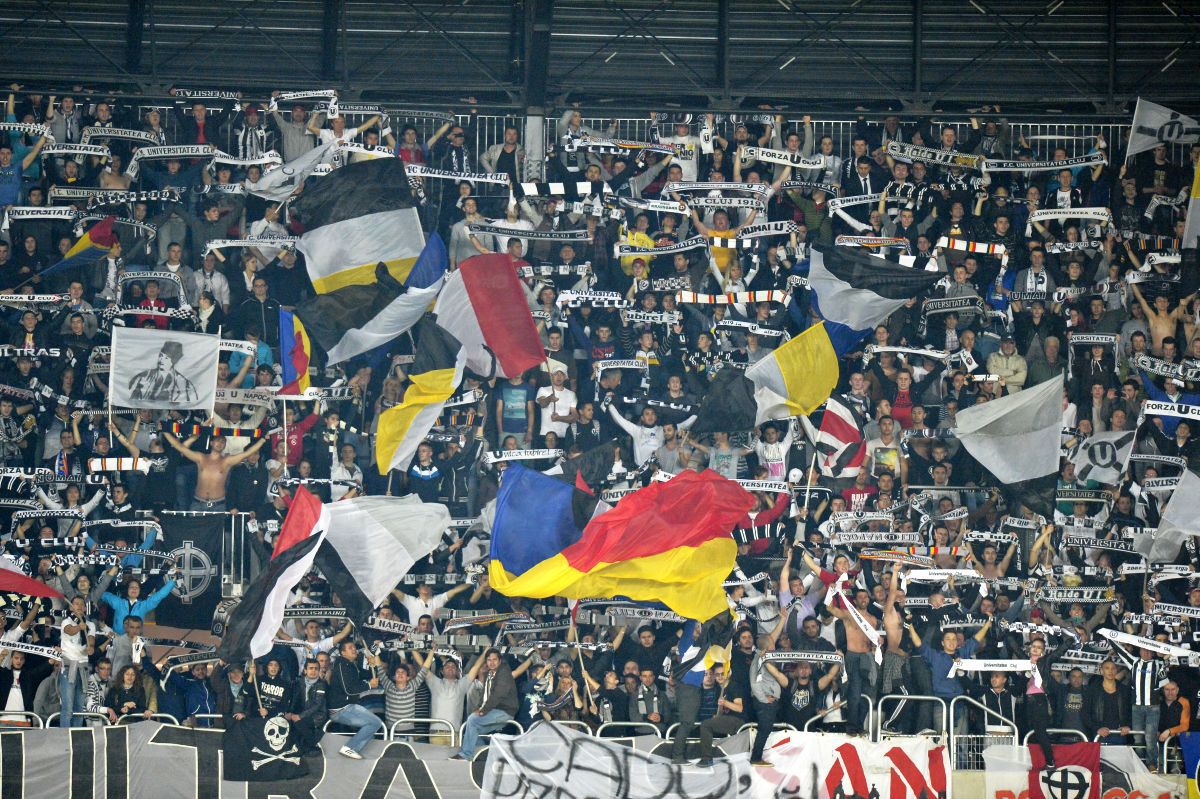 Rivalitatea CFR Cluj - U Cluj, în imagini » Fotografii spectaculoase de la derby-urile dintre „feroviari” și „Șepcile Roșii”