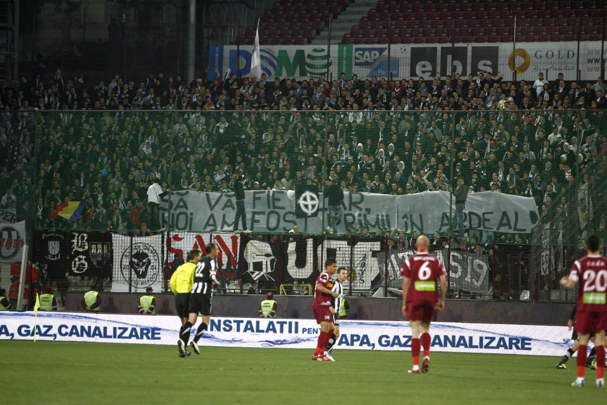 Rivalitatea CFR Cluj - U Cluj, în imagini » Fotografii spectaculoase de la derby-urile dintre „feroviari” și „Șepcile Roșii”