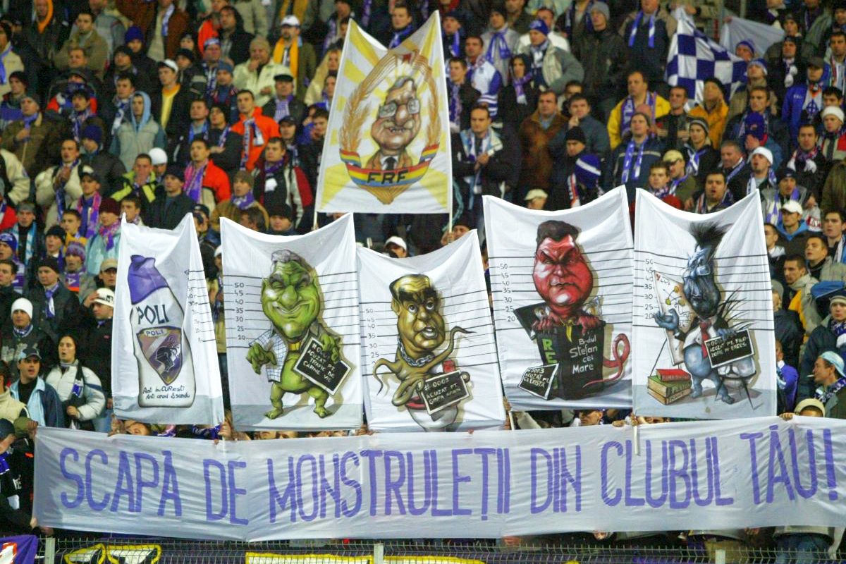 Derby-ul Dinamo - Poli Timișoara, în 30 de imagini incendiare » Cele mai dure mesaje ale unei rivalități aprige: „Pe titlurile și cupele voastre sigiliu DNA”