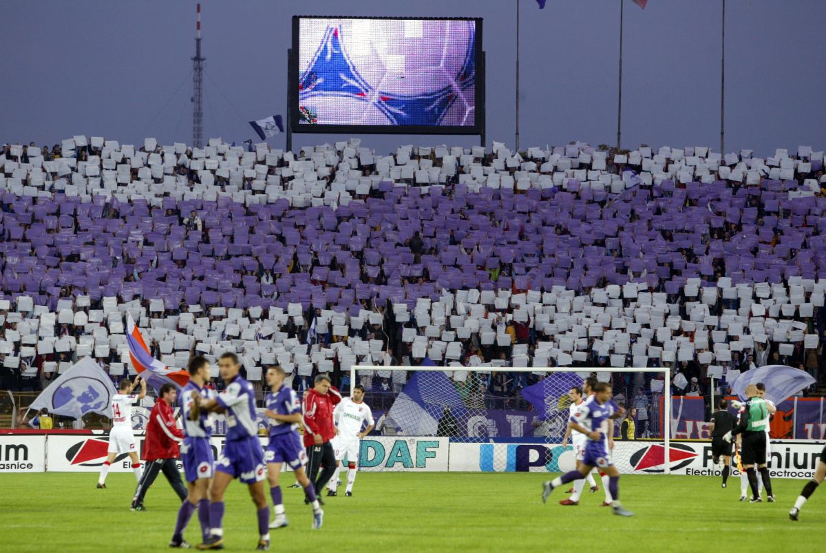 Derby-ul Dinamo - Poli Timișoara, în 30 de imagini incendiare » Cele mai dure mesaje ale unei rivalități aprige: „Pe titlurile și cupele voastre sigiliu DNA”