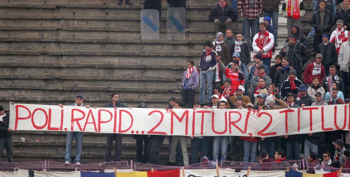 Derby-ul Dinamo - Poli Timișoara, în 30 de imagini incendiare » Cele mai dure mesaje ale unei rivalități aprige: „Pe titlurile și cupele voastre sigiliu DNA”