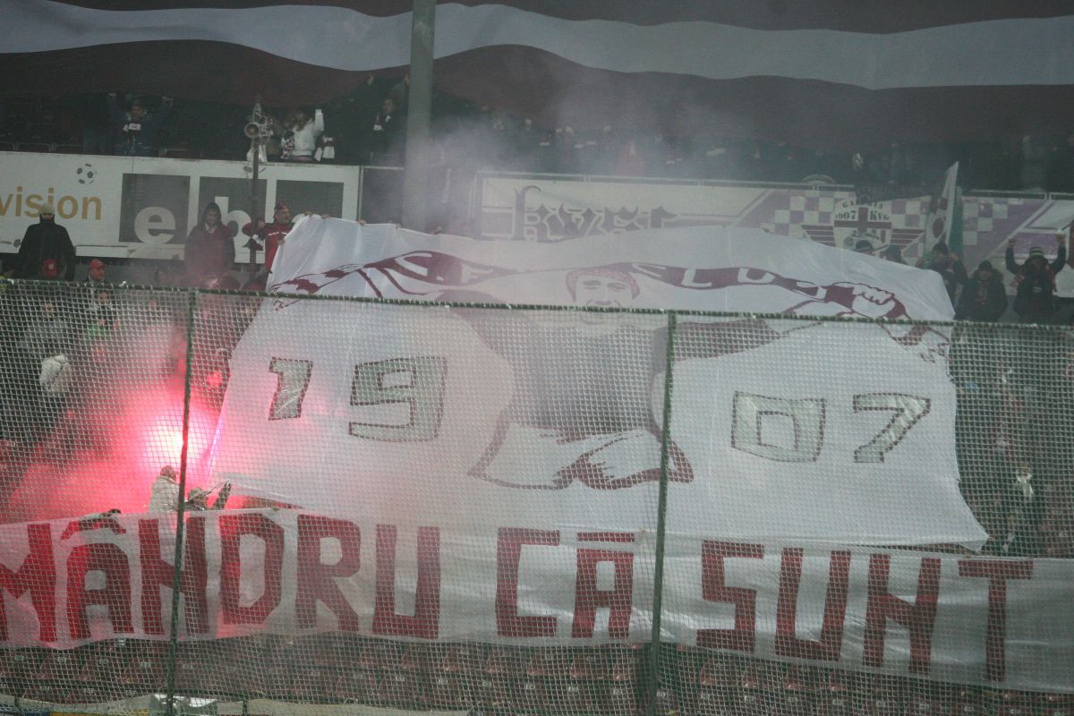 Bilete vândute din portbagaj și acuzații de speculă și distrugere » Ce s-a întâmplat, în Gruia, înaintea derby-ului CFR - U Cluj