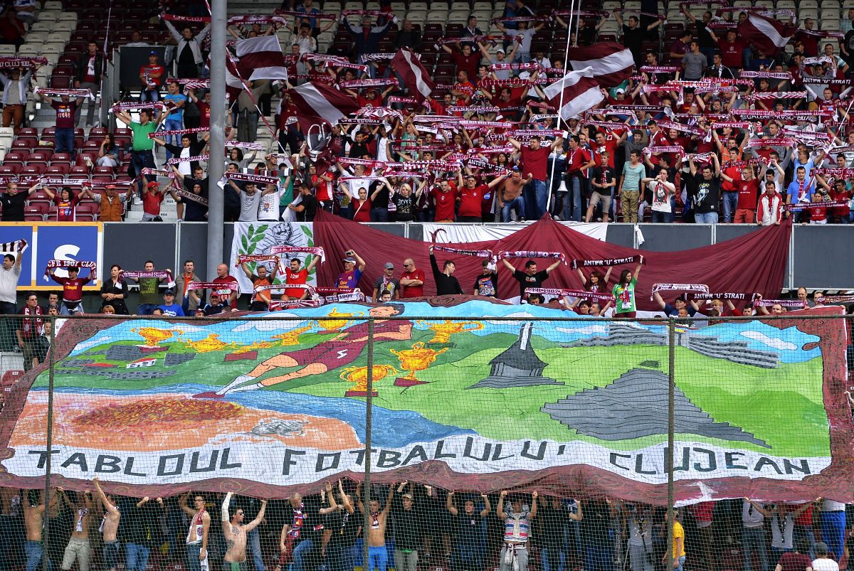 Rivalitatea CFR Cluj - U Cluj, în imagini » Fotografii spectaculoase de la derby-urile dintre „feroviari” și „Șepcile Roșii”