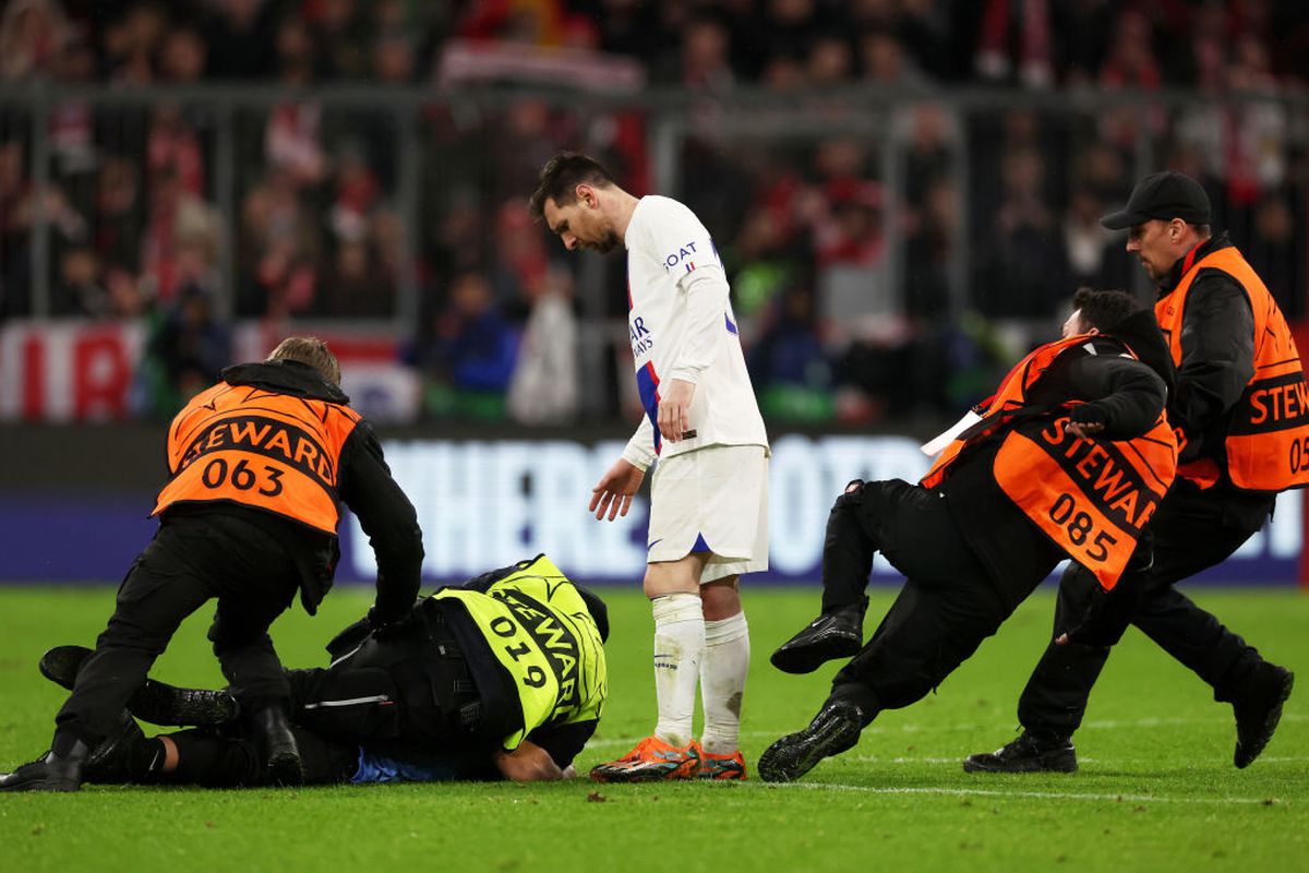 Un spectator a intrat pe teren și a sprintat direct către Messi » Starul de la PSG n-a mai apucat să facă nimic