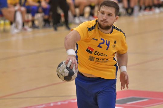 Naționala de handbal masculin a României a fost învinsă de Insulele Feroe, scor 26-28, în preliminariile Campionatului European din 2024. Meciul s-a disputat miercuri, 8 martie 2023. În urmă cu 53 de ani, „tricolorii” câștigau Campionatul Mondial!