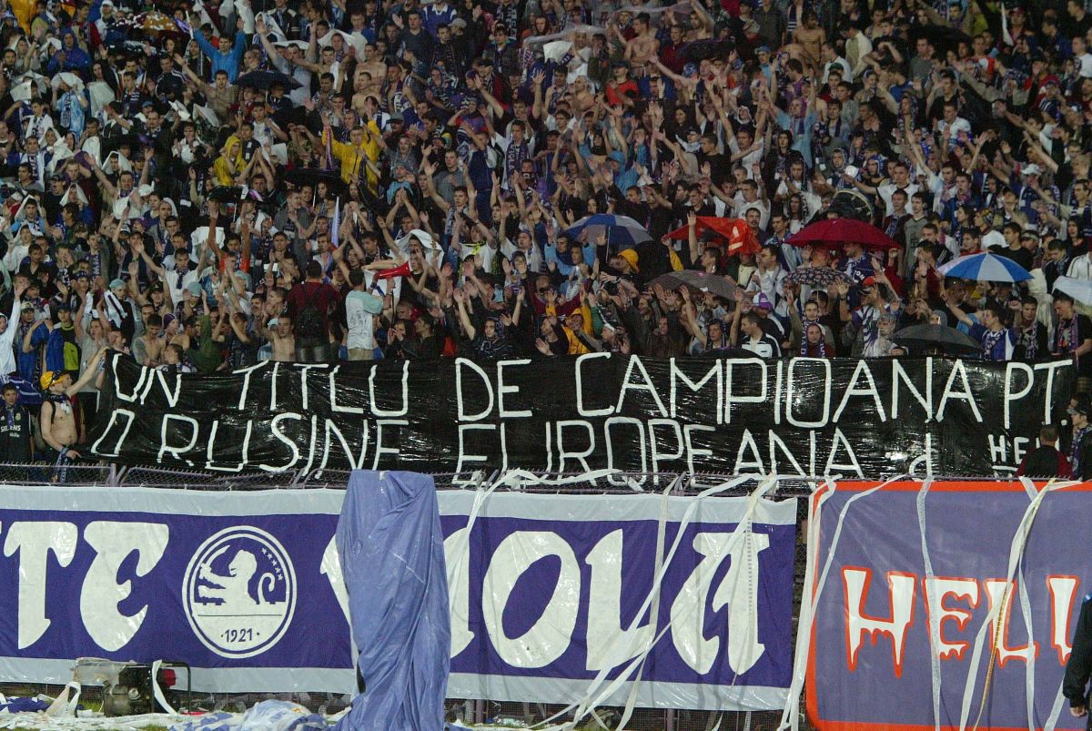 Derby-ul Dinamo - Poli Timișoara, în 30 de imagini incendiare » Cele mai dure mesaje ale unei rivalități aprige: „Pe titlurile și cupele voastre sigiliu DNA”