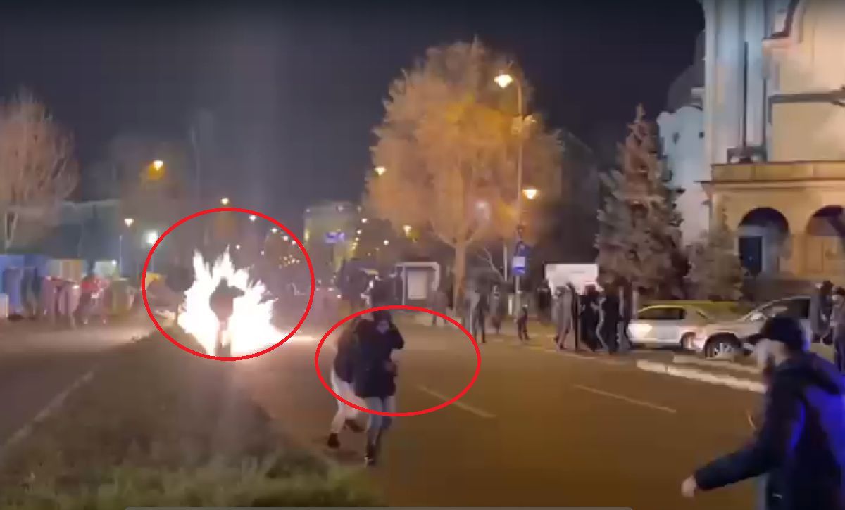Imagini halucinante la Dinamo - UTA! Ultrașii s-au luat la bătaie pe gazon