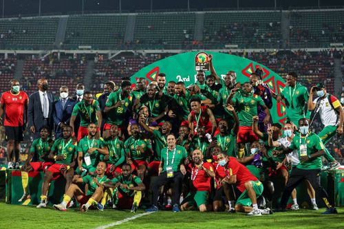 Toni Conceicao, jos, în centru, alături de  Tony Da Silva