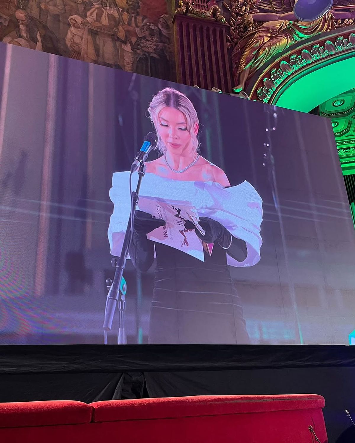 Bernadette Szocs a atras toate privirile la Ateneu: „Sursă de inspirație”